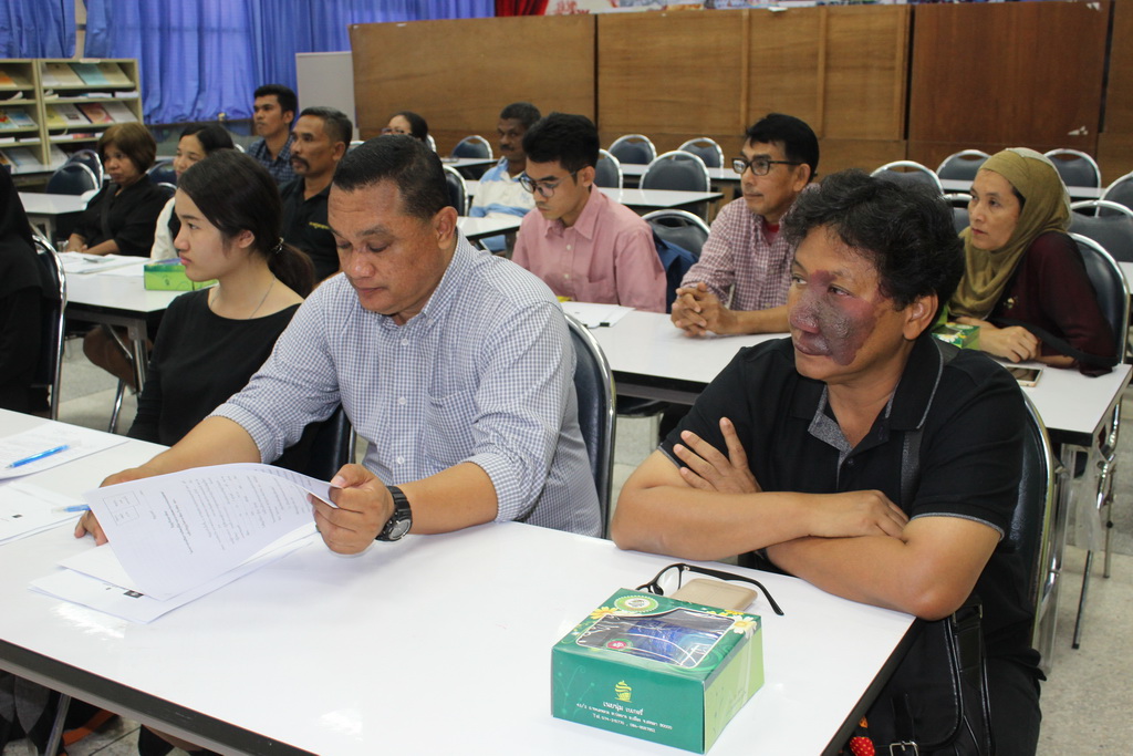 ประชุมทำสัญญารับทุนการศึกษาในโครงการ สควค. ของนิสิตหลักสูตร กศ.ม.สาขาวิชาการสอนวิทยาศาสตร์ คณิตศาสตร์และคอมพิวเตอร์ รุ่นที่ 5 ประจำปีการศึกษา 2560