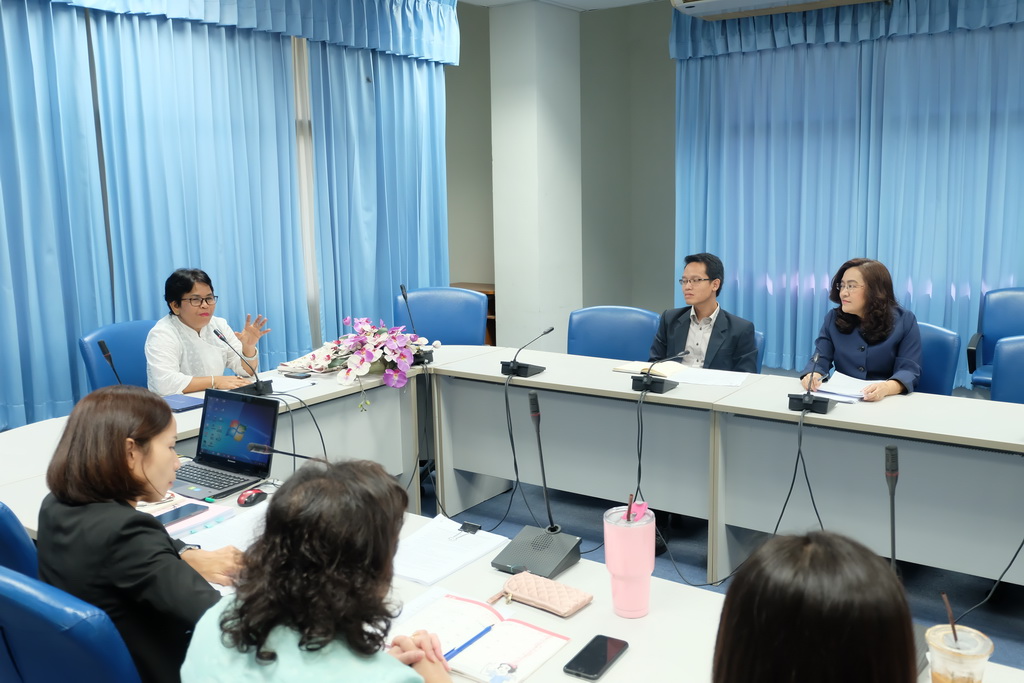 ประชุมผู้บริหารและประธานสาขาวิชาของคณะศึกษาศาสตร์