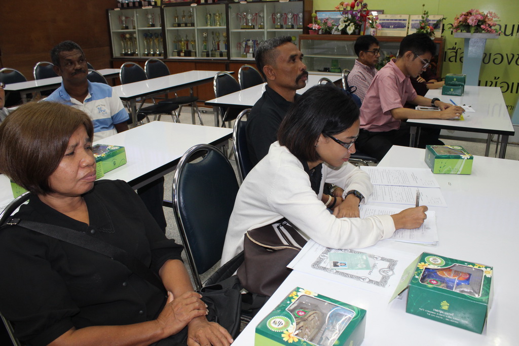 ประชุมทำสัญญารับทุนการศึกษาในโครงการ สควค. ของนิสิตหลักสูตร กศ.ม.สาขาวิชาการสอนวิทยาศาสตร์ คณิตศาสตร์และคอมพิวเตอร์ รุ่นที่ 5 ประจำปีการศึกษา 2560