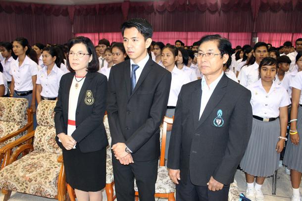ผู้บริหาร คณาจารย์ คณะศึกษาศาสตร์ ร่วมพิธีปฐมนิเทศนิสิตใหม่ ระดับปริญญาตรี ประจำปี 2557