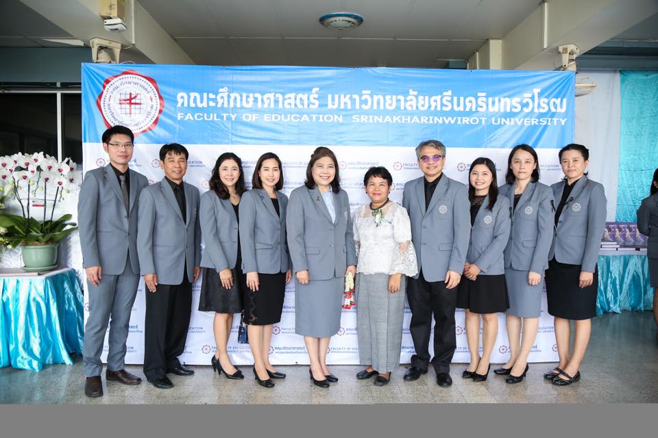 ขอแสดงความยินดีกับ ผศ.ดร.เรวดี กระโหมวงศ์ คณบดีคณะศึกษาศาสตร์ มหาวิทยาลัยทักษิณ ที่ได้รับรางวัลศิษย์เก่าดีเด่นภาควิชาการวัดผลและวิจัยการศึกษา มศว ประจำปี พ.ศ.2560 ในวันศาสตราจารย์ ดร.สาโรช บัวศรี