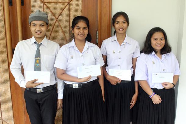 นิสิตรับทุนการศึกษากองทุนครูขจรณรงค์ เทพจารี และธนาคารไทยพาณิชย์