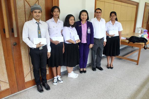 นิสิตรับทุนการศึกษากองทุนครูขจรณรงค์ เทพจารี และธนาคารไทยพาณิชย์