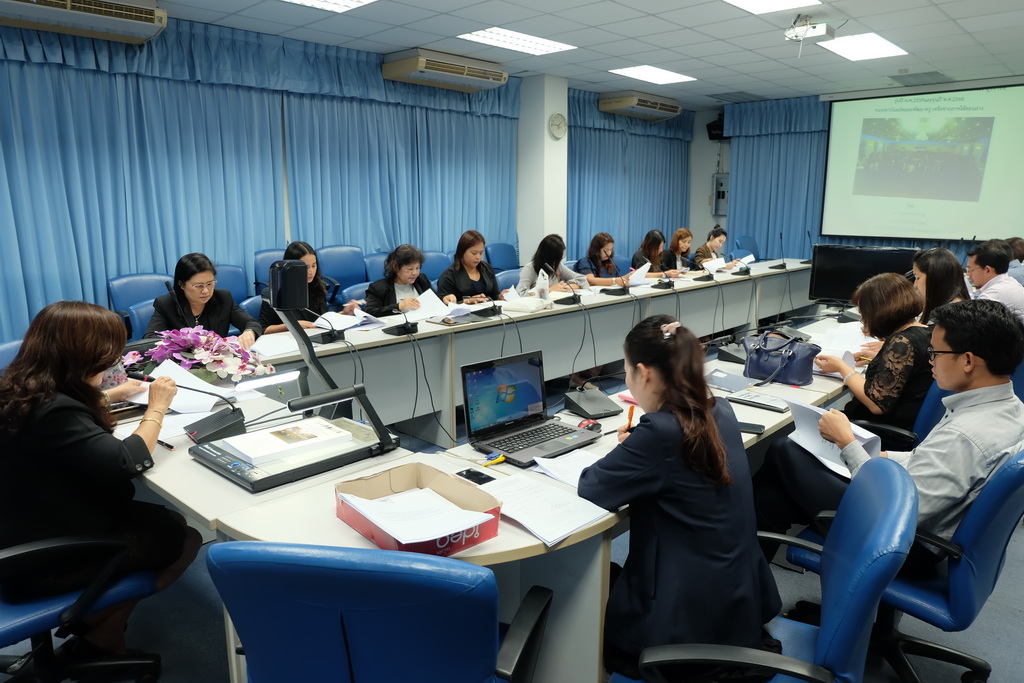 ประชุมพิจารณา หารือ ในการดำเนินการนิเทศหนุนเสริม และการจัดประชุมวิชาการนำเสนอนวัตกรรมโครงการพัฒนาครูเพื่อพัฒนาท้องถิ่นระยะการเข้าสู่วิชาชีพ รุ่น ปี พ.ศ.2560 ของสถาบันเครือข่ายผลิตครู ภาคใต้ตอนล่าง