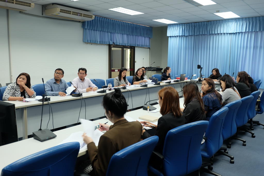 ประชุมพิจารณา หารือ ในการดำเนินการนิเทศหนุนเสริม และการจัดประชุมวิชาการนำเสนอนวัตกรรมโครงการพัฒนาครูเพื่อพัฒนาท้องถิ่นระยะการเข้าสู่วิชาชีพ รุ่น ปี พ.ศ.2560 ของสถาบันเครือข่ายผลิตครู ภาคใต้ตอนล่าง