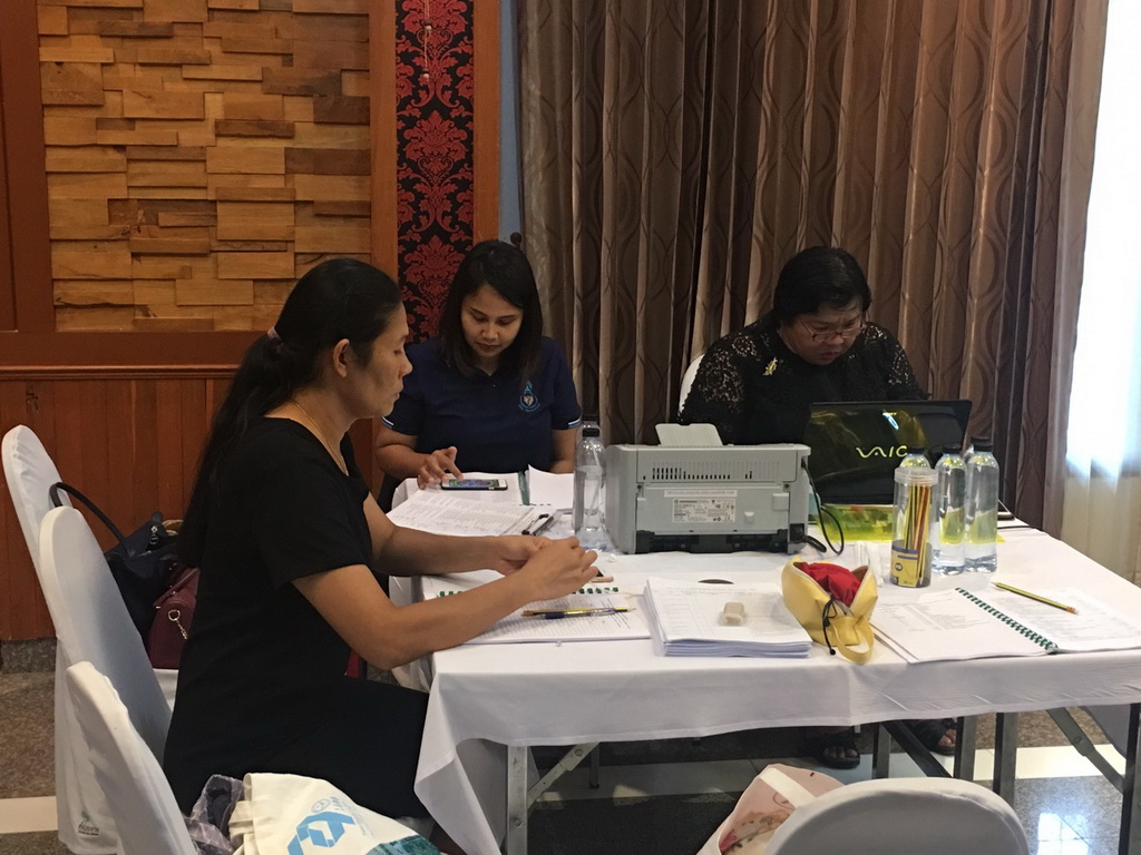 ประชุมเชิงปฏิบัติการ : การพัฒนากระบวนการจัดการเรียนรู้โดยใช้ชุมชนเป็นฐาน (หมวดวิชาชีพครู หลักสูตร 4 มาตรฐาน)
