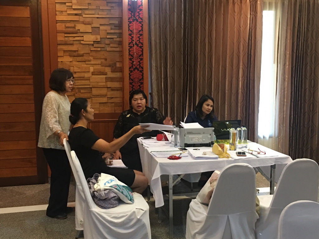 ประชุมเชิงปฏิบัติการ : การพัฒนากระบวนการจัดการเรียนรู้โดยใช้ชุมชนเป็นฐาน (หมวดวิชาชีพครู หลักสูตร 4 มาตรฐาน)