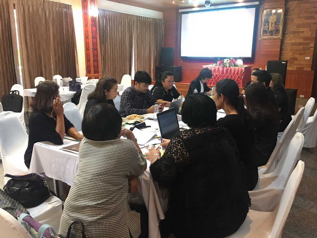 ประชุมเชิงปฏิบัติการ : การพัฒนากระบวนการจัดการเรียนรู้โดยใช้ชุมชนเป็นฐาน (หมวดวิชาชีพครู หลักสูตร 4 มาตรฐาน)