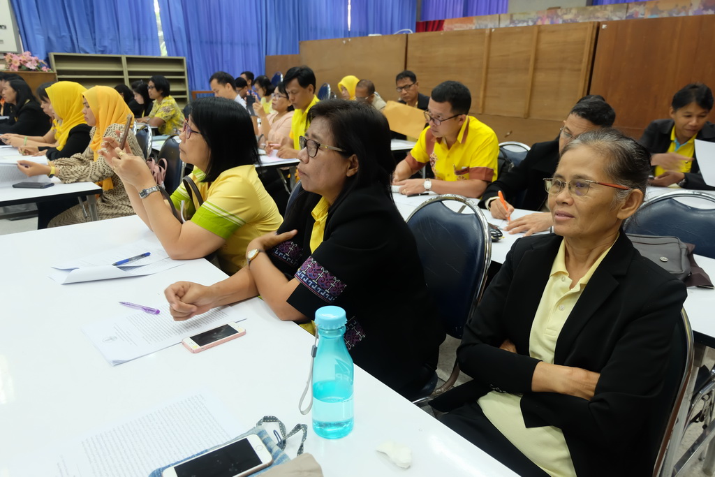 ประชุมปฏิบัติการเขียนข้อเสนอโครงการเพื่อขอรับเงินอุดหนุนกิจกรรมพัฒนาวิชาชีพแบบชุมชนแห่งการเรียนรู้ทางวิชาชีพครู