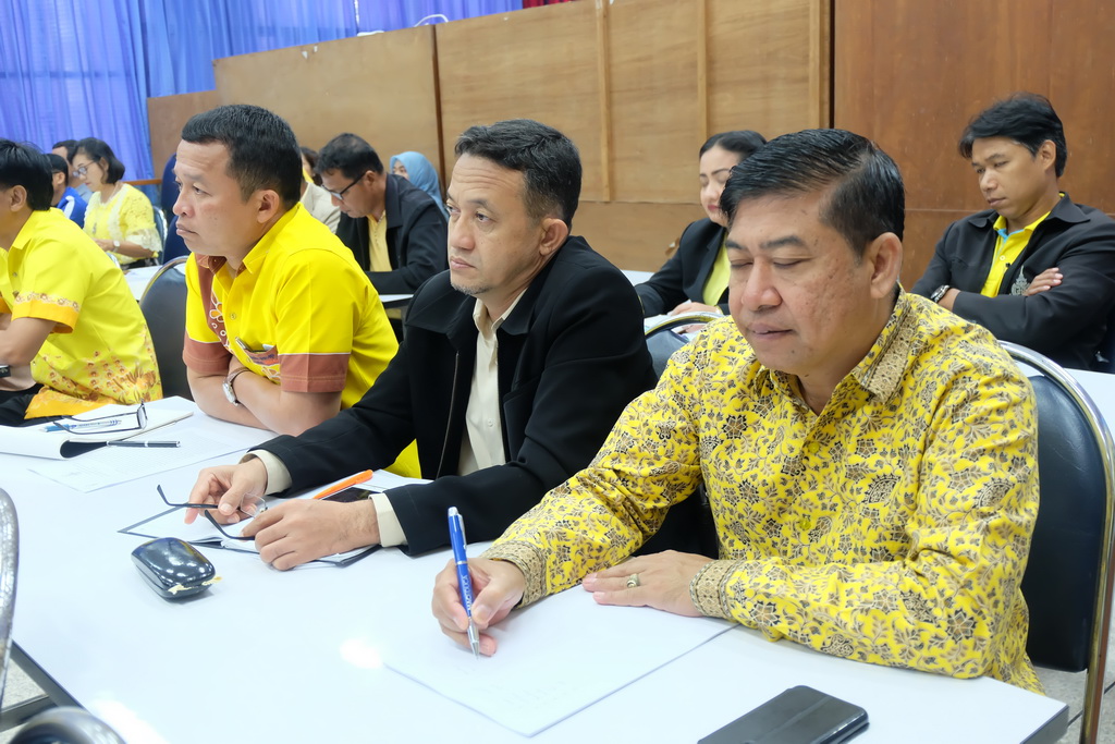 ประชุมปฏิบัติการเขียนข้อเสนอโครงการเพื่อขอรับเงินอุดหนุนกิจกรรมพัฒนาวิชาชีพแบบชุมชนแห่งการเรียนรู้ทางวิชาชีพครู