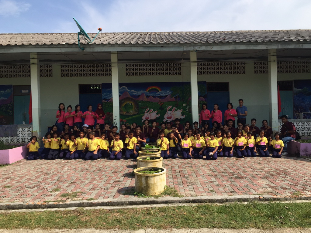 โครงการ สอนน้องเเต้มสี "เติมฝัน เเบ่งปันรอยยิ้มให้น้อง"