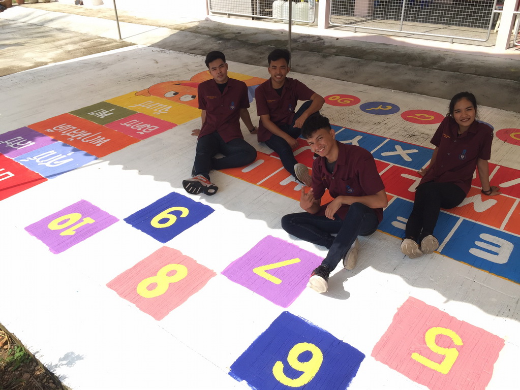 โครงการ สอนน้องเเต้มสี "เติมฝัน เเบ่งปันรอยยิ้มให้น้อง"