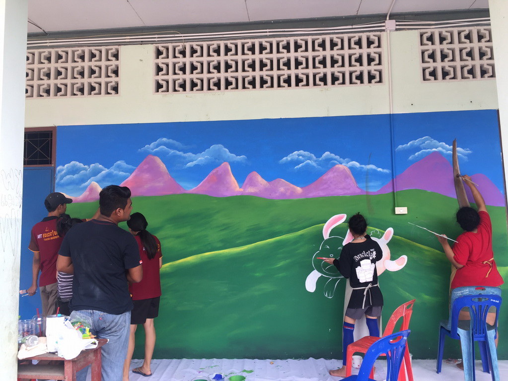 โครงการ สอนน้องเเต้มสี "เติมฝัน เเบ่งปันรอยยิ้มให้น้อง"