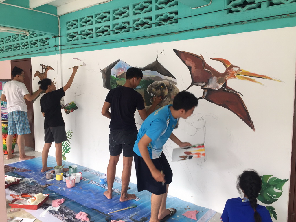 โครงการ สอนน้องเเต้มสี "เติมฝัน เเบ่งปันรอยยิ้มให้น้อง"