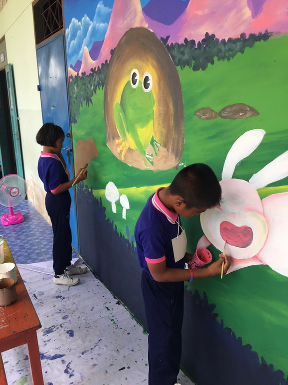 โครงการ สอนน้องเเต้มสี "เติมฝัน เเบ่งปันรอยยิ้มให้น้อง"