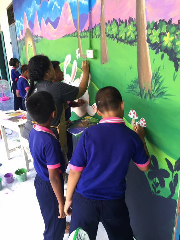 โครงการ สอนน้องเเต้มสี "เติมฝัน เเบ่งปันรอยยิ้มให้น้อง"