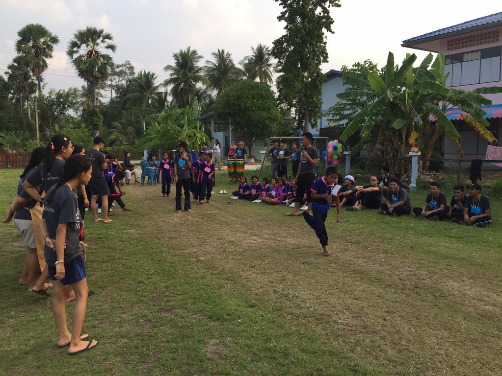 โครงการ สอนน้องเเต้มสี "เติมฝัน เเบ่งปันรอยยิ้มให้น้อง"