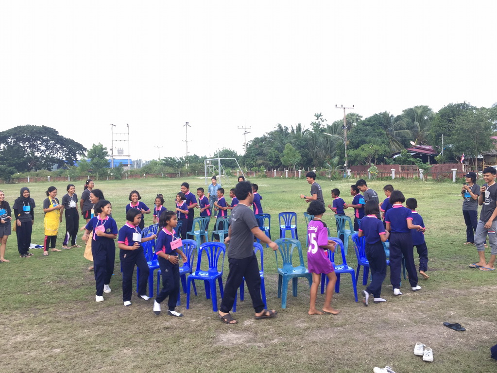 โครงการ สอนน้องเเต้มสี "เติมฝัน เเบ่งปันรอยยิ้มให้น้อง"