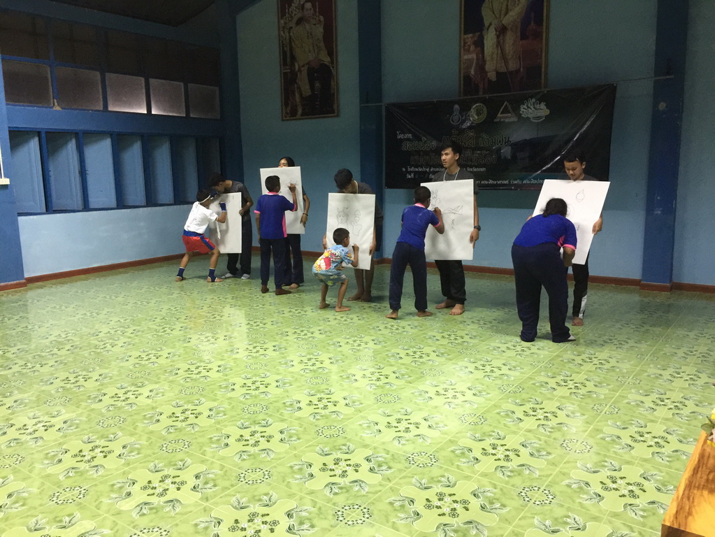 โครงการ สอนน้องเเต้มสี "เติมฝัน เเบ่งปันรอยยิ้มให้น้อง"
