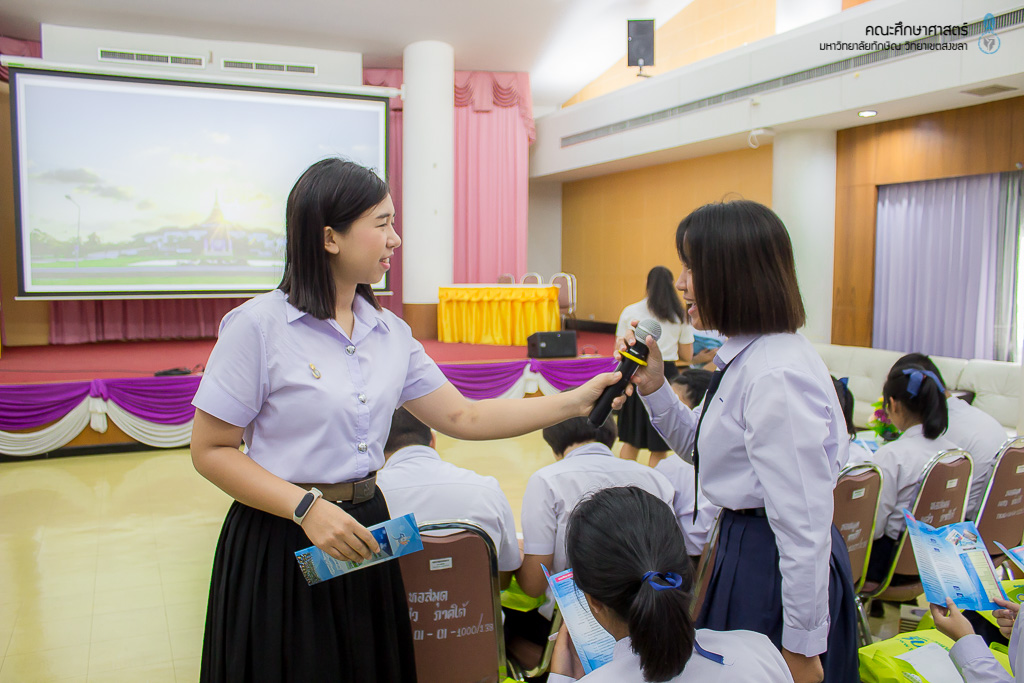 แนะนำหลักสูตรแก่คณะศึกษาดูงานจากโรงเรียนเทศบาล 2 (คลองจิหลาด)