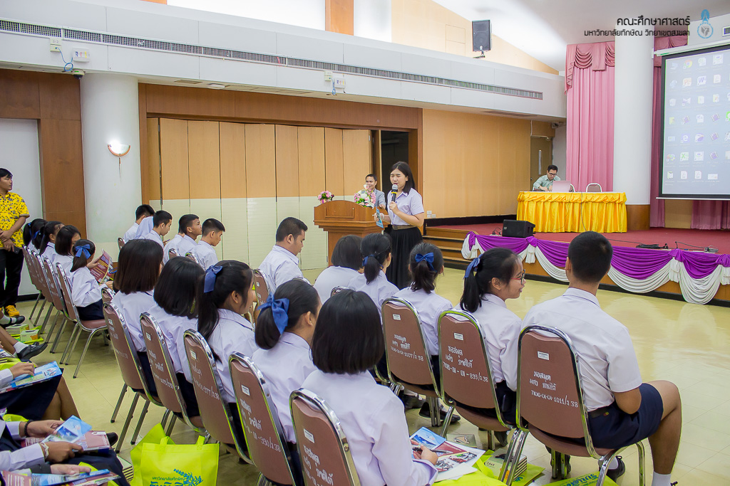 แนะนำหลักสูตรแก่คณะศึกษาดูงานจากโรงเรียนเทศบาล 2 (คลองจิหลาด)