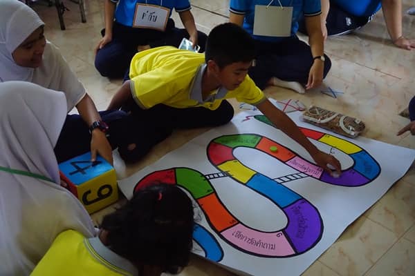 โครงการสื่อสอนน้องเพื่อเสริมสร้างพลเมืองดีตามวิถีประชาธิปไตย