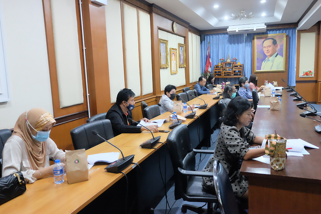 ประชุมเรื่อง การพิจารณา/หารือโครงการและแผนปรับปรุงหลักสูตรแบบคลัสเตอร์