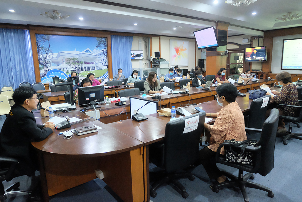 ประชุมเรื่อง การพิจารณา/หารือโครงการและแผนปรับปรุงหลักสูตรแบบคลัสเตอร์