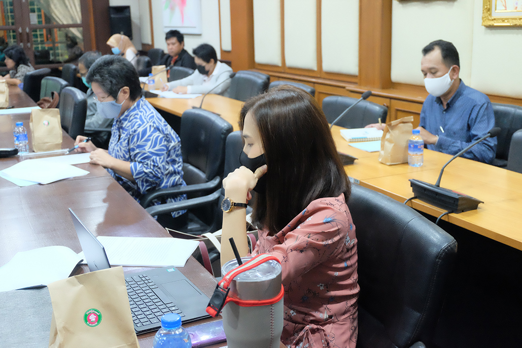 ประชุมเรื่อง การพิจารณา/หารือโครงการและแผนปรับปรุงหลักสูตรแบบคลัสเตอร์