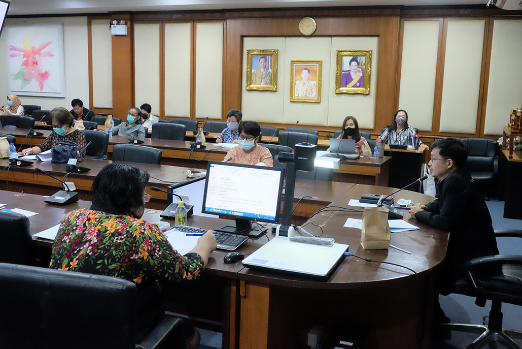 ประชุมเรื่อง การพิจารณา/หารือโครงการและแผนปรับปรุงหลักสูตรแบบคลัสเตอร์