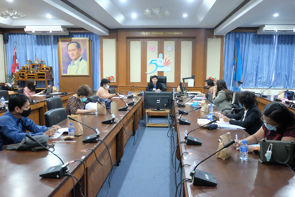 ประชุมเรื่อง การพิจารณา/หารือโครงการและแผนปรับปรุงหลักสูตรแบบคลัสเตอร์
