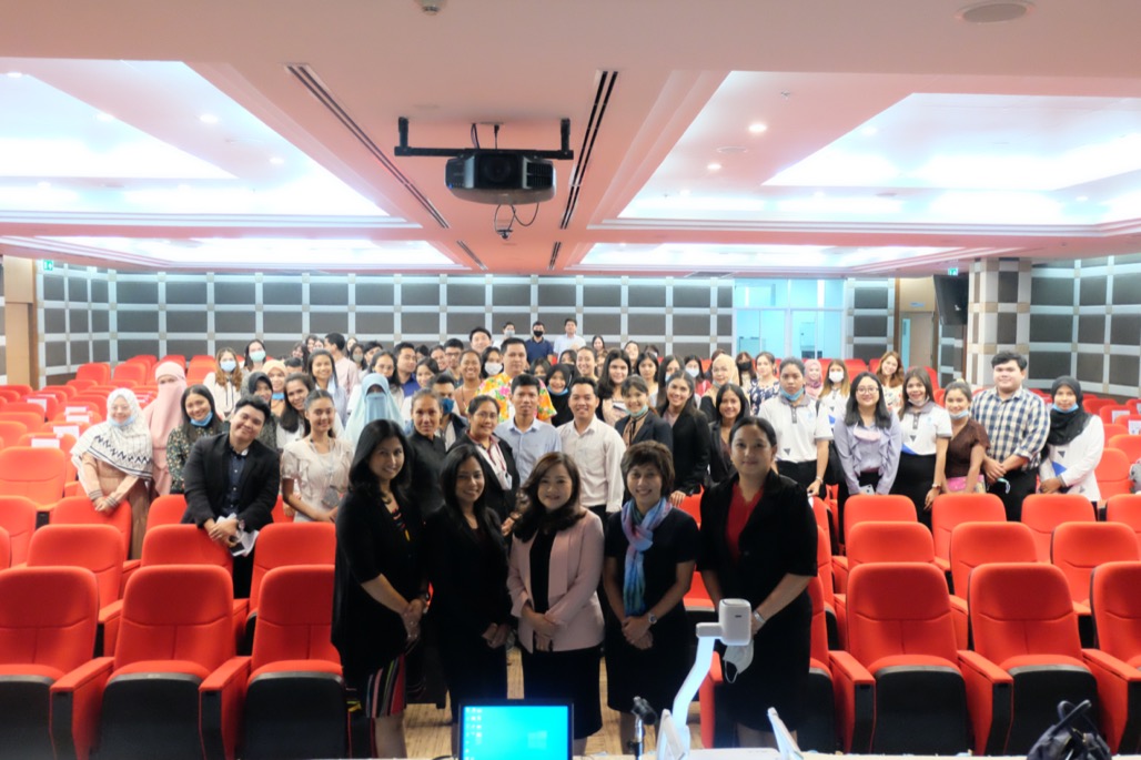 โครงการสัมมนานิสิตระหว่างปฏิบัติการสอนในสถานศึกษา ครั้งที่ 2 สำหรับนิสิตหลักสูตรประกาศนียบัตรบัณฑิต สาขาวิชา วิชาชีพครู(ภาคพิเศษ)