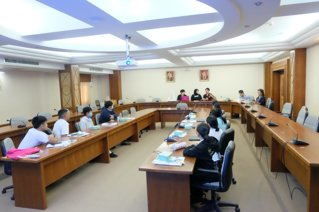 โรงเรียนหาดใหญ่รัฐประชาสรรค์ หลักสูตรนานาชาติ ได้เข้าศึกษาดูงาน และอบรมการใช้ภาษาอังกฤษเพื่อการสื่อสาร ณ ห้องประชุมคณะศึกษาศาสตร์
