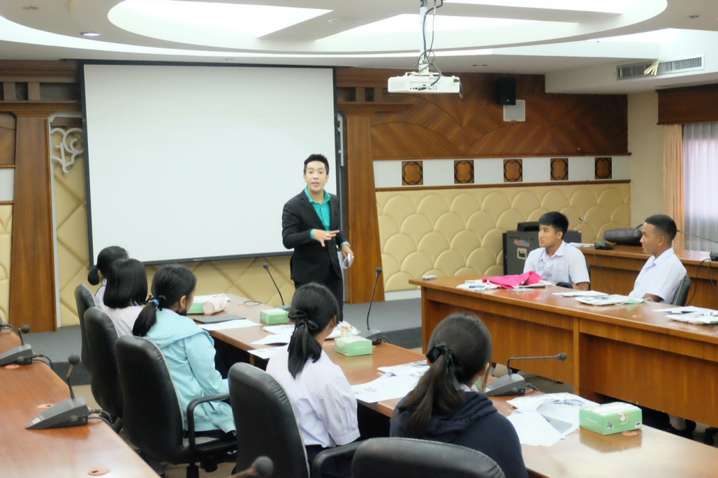 โรงเรียนหาดใหญ่รัฐประชาสรรค์ หลักสูตรนานาชาติ ได้เข้าศึกษาดูงาน และอบรมการใช้ภาษาอังกฤษเพื่อการสื่อสาร ณ ห้องประชุมคณะศึกษาศาสตร์