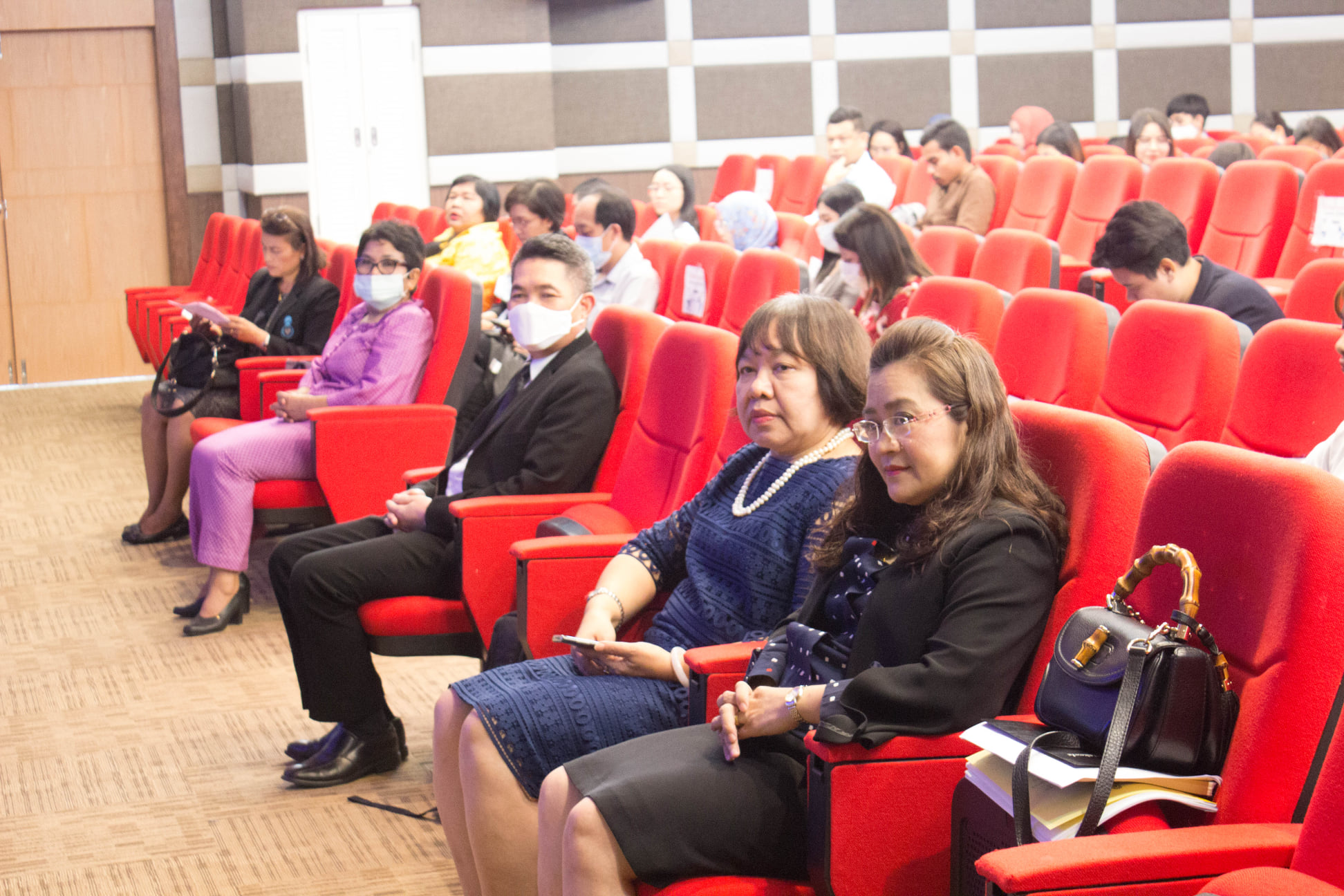 โครงการสัมมนานิสิตหลังปฏิบัติการสอนในสถานศึกษา สำหรับนิสิตหลักสูตรประกาศนียบัตรบัณฑิต สาชาวิชาชีพครู (ภาคพิเศษ) ประจำปีการศึกษา 2563
