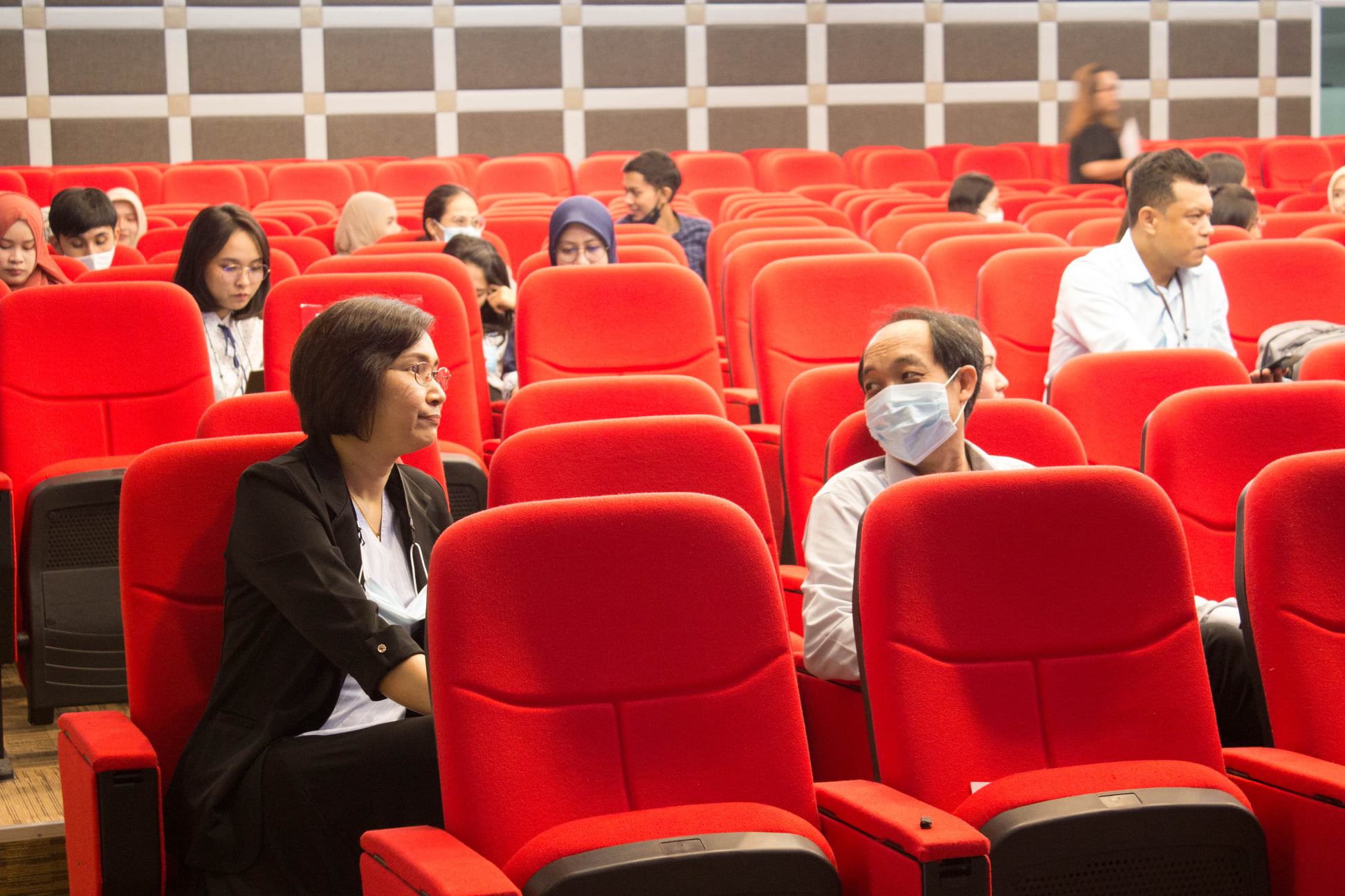 โครงการสัมมนานิสิตหลังปฏิบัติการสอนในสถานศึกษา สำหรับนิสิตหลักสูตรประกาศนียบัตรบัณฑิต สาชาวิชาชีพครู (ภาคพิเศษ) ประจำปีการศึกษา 2563