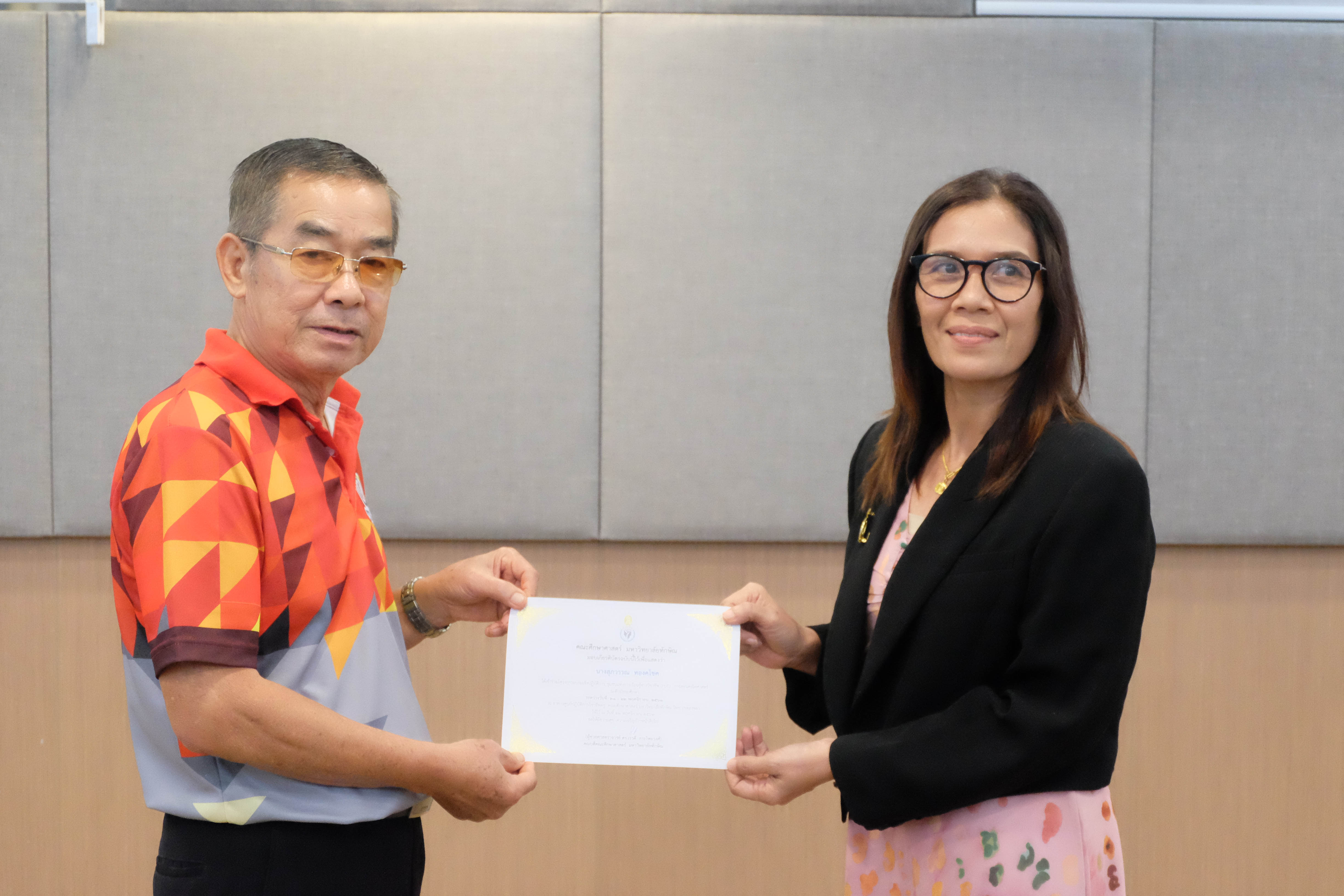 โครงการอบรมเชิงปฏิบัติการชุมชนแห่งการเรียนรู้ทางวิชาชีพ (PLC) : การสอนคณิตศาสตร์ ระดับมัธยมศึกษา