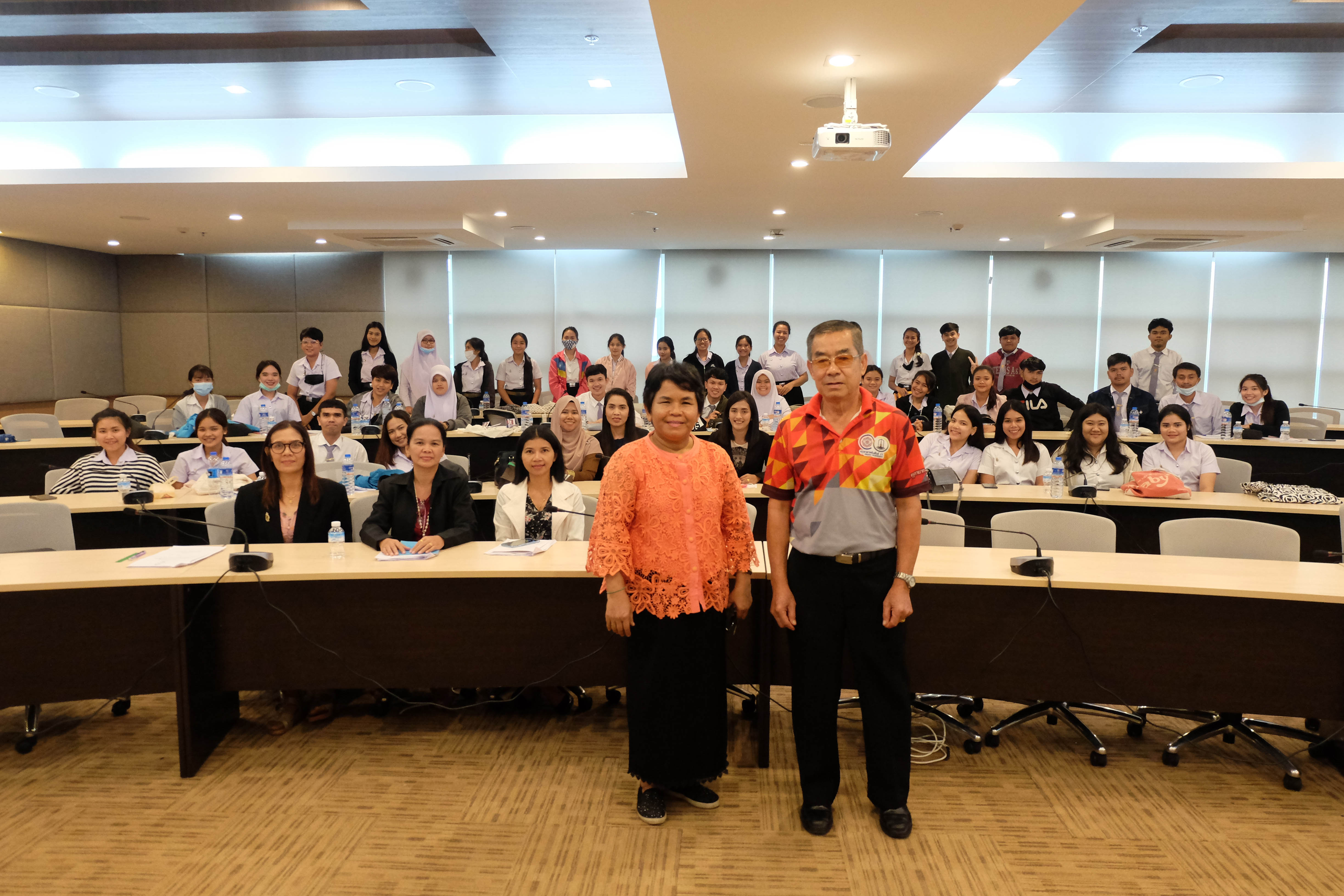 โครงการอบรมเชิงปฏิบัติการชุมชนแห่งการเรียนรู้ทางวิชาชีพ (PLC) : การสอนคณิตศาสตร์ ระดับมัธยมศึกษา