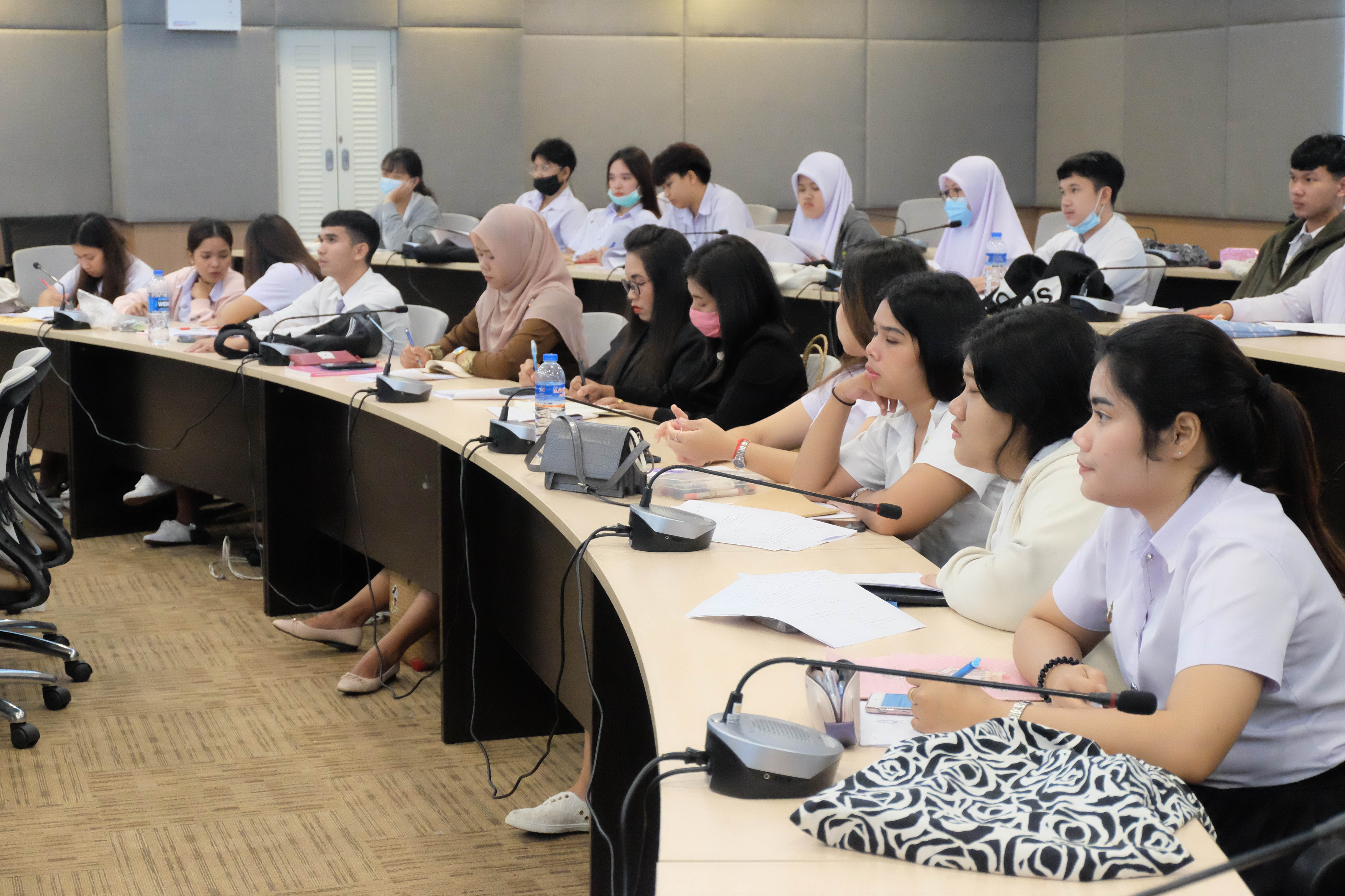 โครงการอบรมเชิงปฏิบัติการชุมชนแห่งการเรียนรู้ทางวิชาชีพ (PLC) : การสอนคณิตศาสตร์ ระดับมัธยมศึกษา