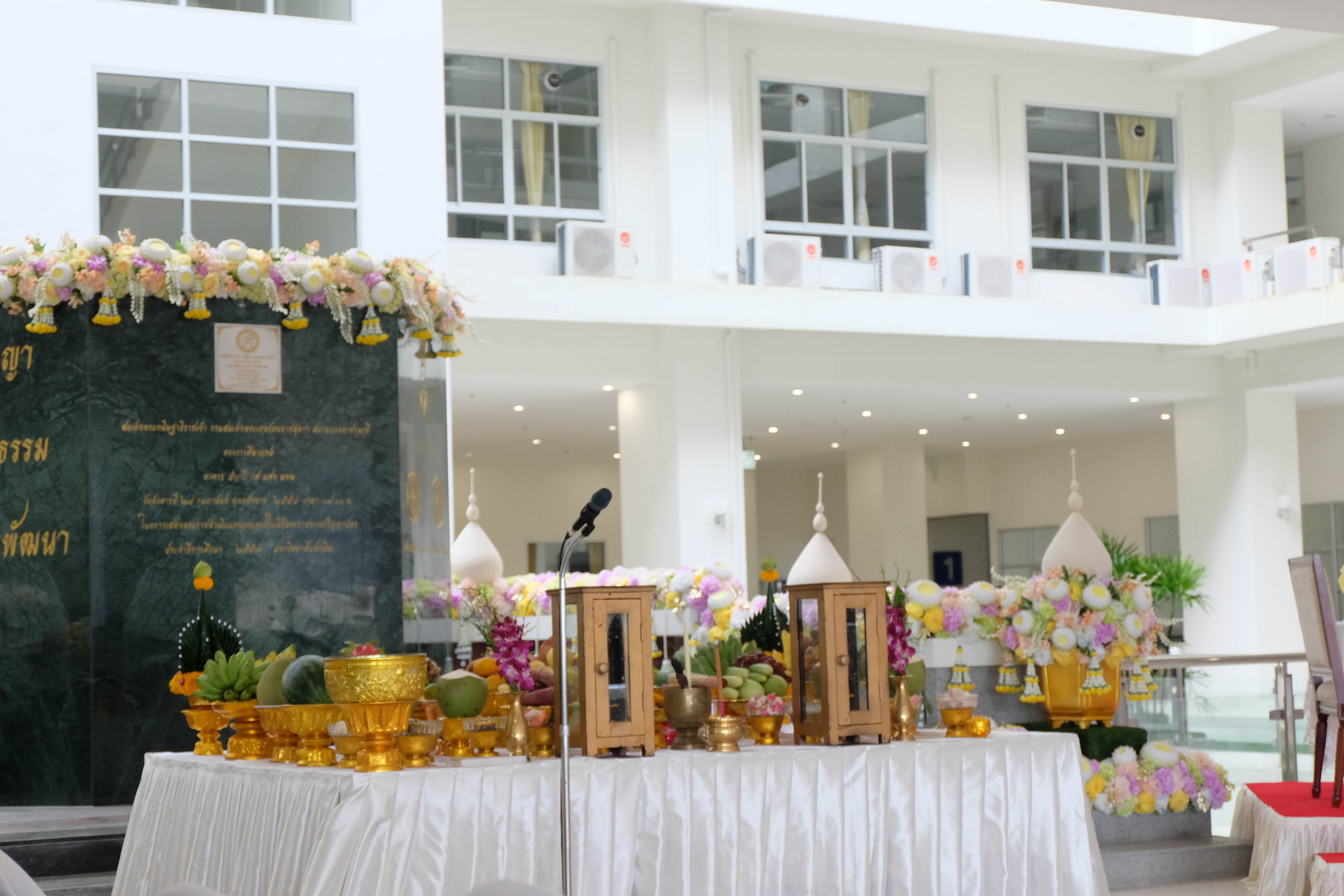ผู้บริหาร คณาจารย์ และบุคลากรคณะศึกษาศาสตร์ ได้เข้าร่วมพิธีบวงสรวงและทําบุญอาคาร ๕๐ปี วศ  มศว มทษ