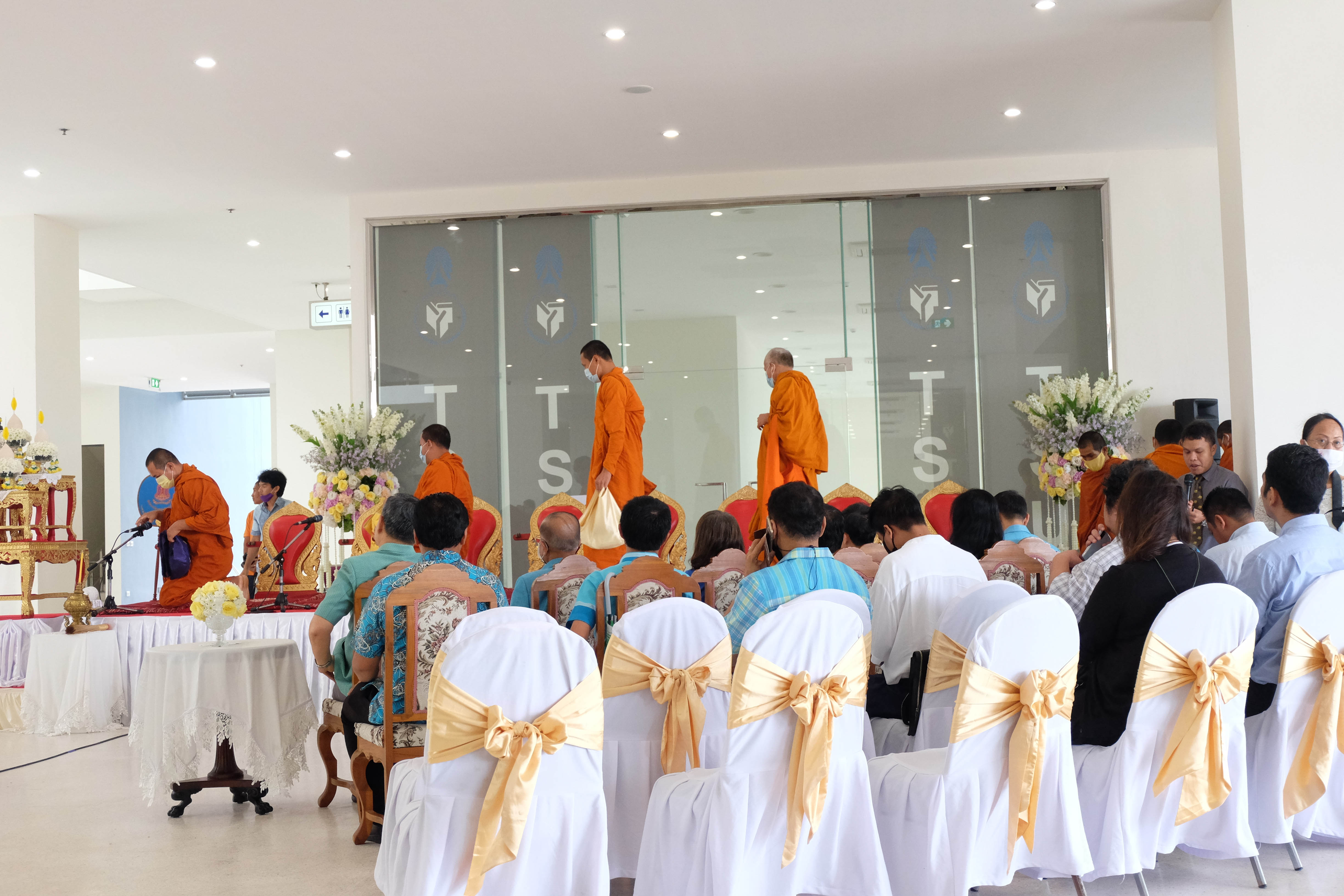 ผู้บริหาร คณาจารย์ และบุคลากรคณะศึกษาศาสตร์ ได้เข้าร่วมพิธีบวงสรวงและทําบุญอาคาร ๕๐ปี วศ  มศว มทษ