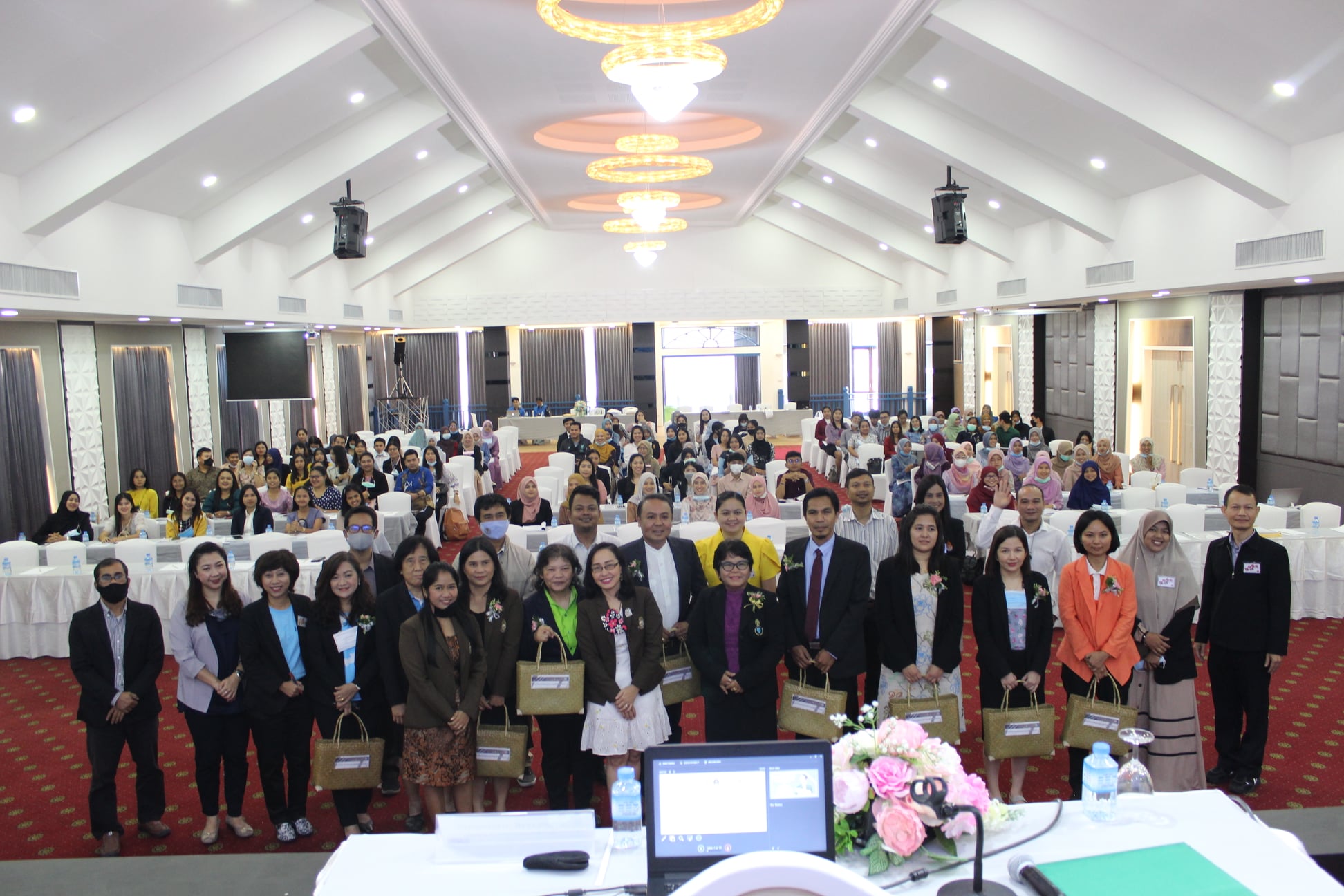 โครงการพัฒนาครูเพื่อพัฒนาท้องถิ่นระยะการเข้าสู่วิชาชีพ (Induction Period) รุ่นที่ 4 (บรรจุปี พ.ศ.2562) และ โครงการประชุมวิชาการและนำเสนอผลงานนวัตกรรมของครูเพื่อพัฒนาท้องถิ่นระยะการเข้าสู่วิชาชีพ (Induction Period) รุ่น 3 (บรรจุปี พ.ศ.2561)