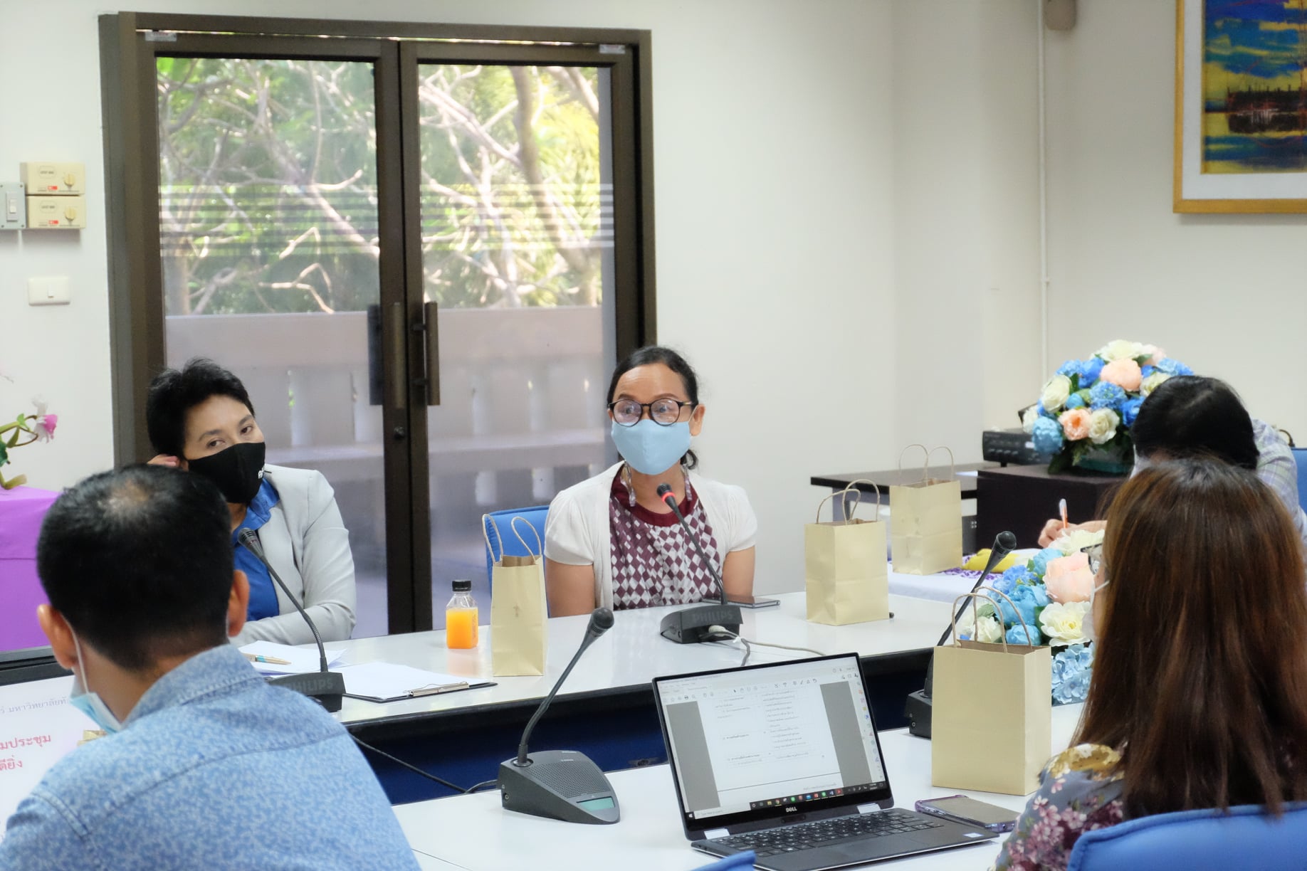 การประชุมปรึกษาหารือทิศทางและแนวทางการผลิตร่วมกับคณบดี ผู้บริหารคณะมนุษยศาสตร์และสังคมศาสตร์ ประธานสาขาวิชา และประธานหลักสูตรที่ผลิตร่วมกับคณะศึกษาศาสตร์