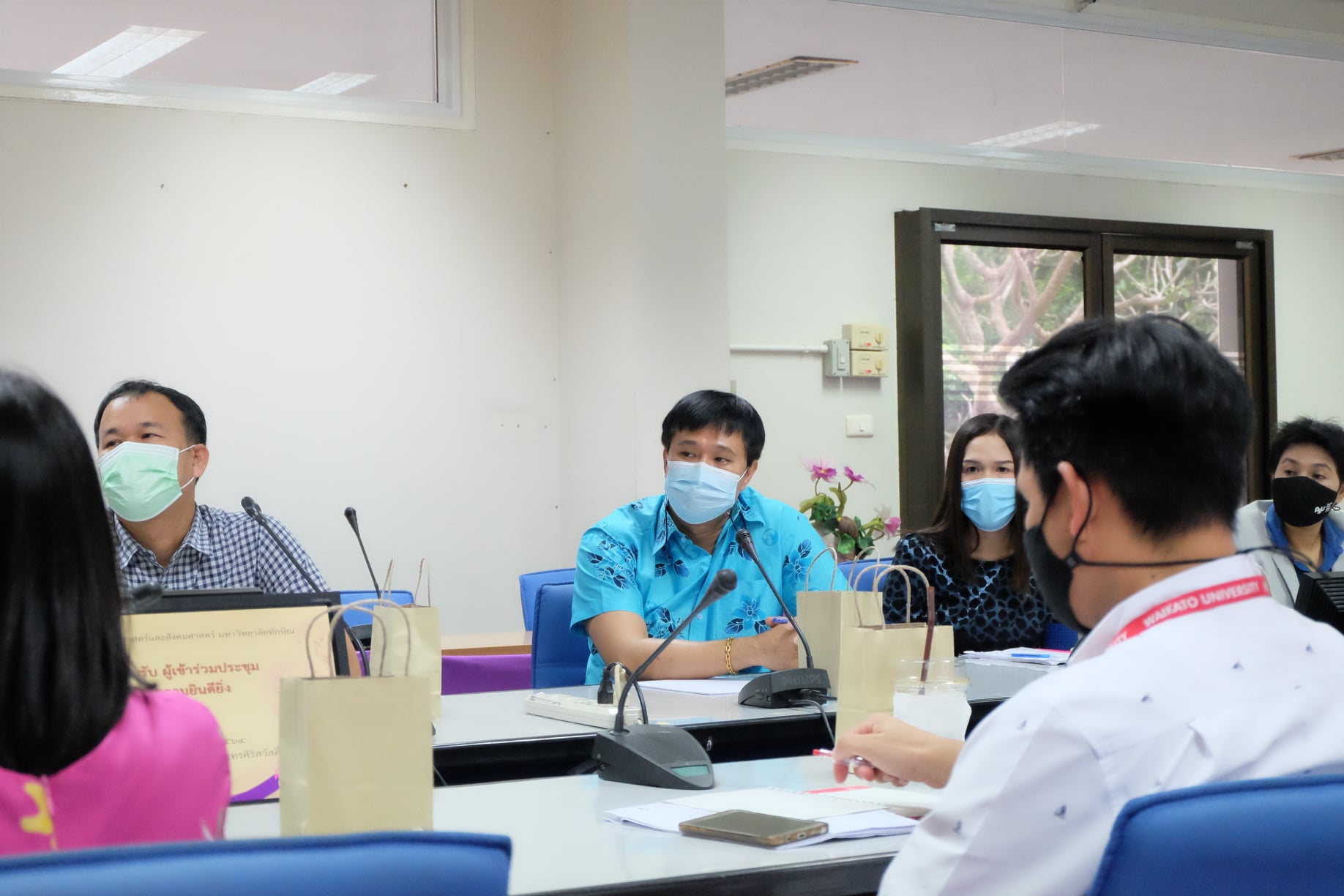 การประชุมปรึกษาหารือทิศทางและแนวทางการผลิตร่วมกับคณบดี ผู้บริหารคณะมนุษยศาสตร์และสังคมศาสตร์ ประธานสาขาวิชา และประธานหลักสูตรที่ผลิตร่วมกับคณะศึกษาศาสตร์