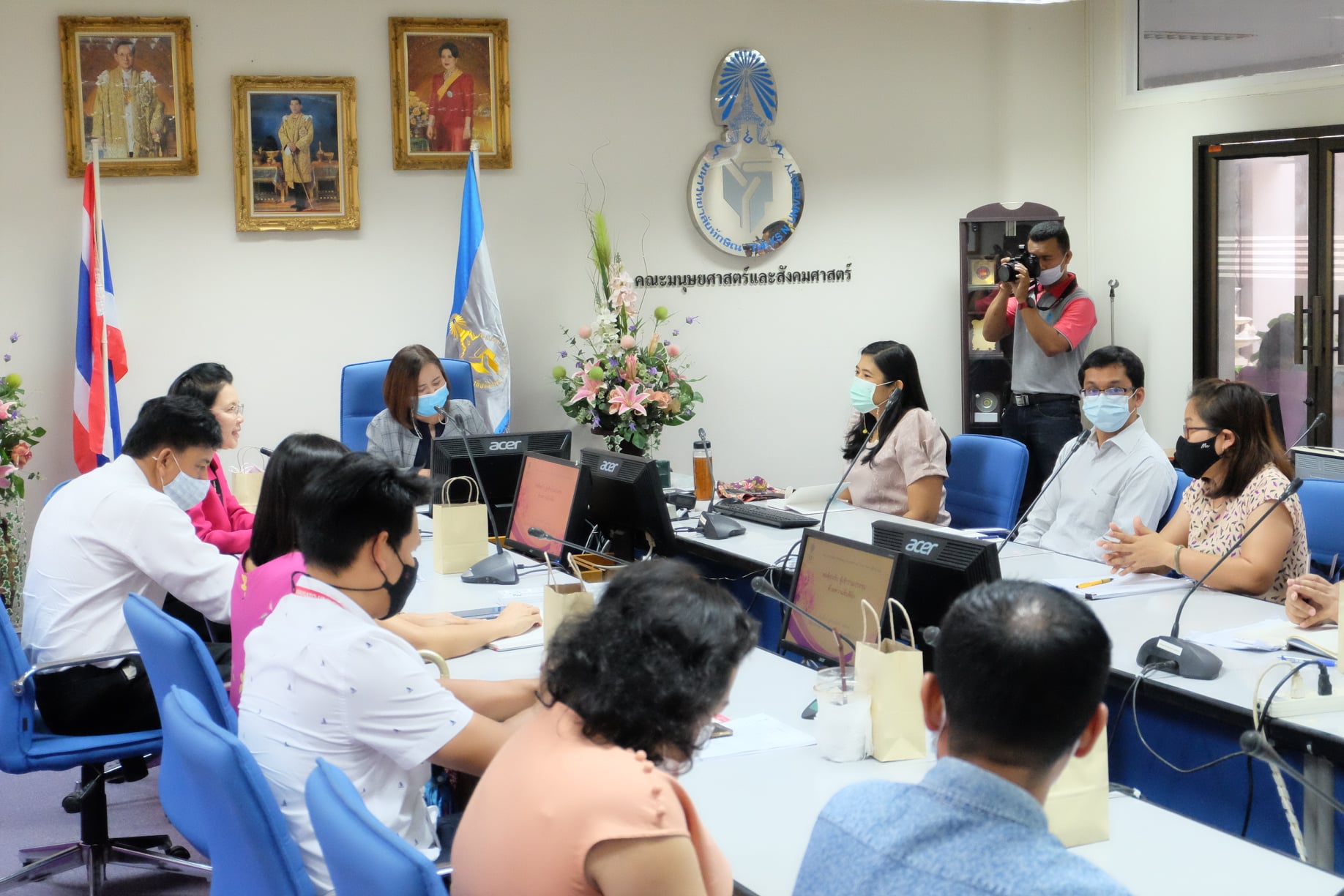 การประชุมปรึกษาหารือทิศทางและแนวทางการผลิตร่วมกับคณบดี ผู้บริหารคณะมนุษยศาสตร์และสังคมศาสตร์ ประธานสาขาวิชา และประธานหลักสูตรที่ผลิตร่วมกับคณะศึกษาศาสตร์