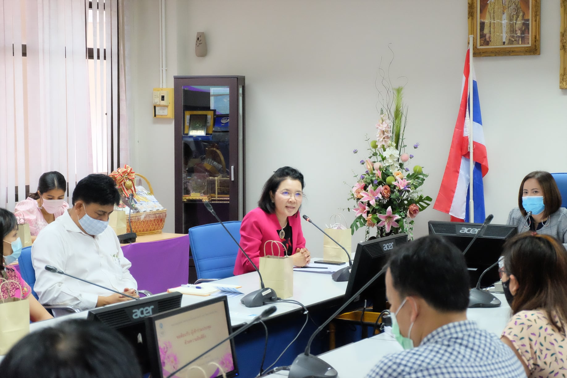 การประชุมปรึกษาหารือทิศทางและแนวทางการผลิตร่วมกับคณบดี ผู้บริหารคณะมนุษยศาสตร์และสังคมศาสตร์ ประธานสาขาวิชา และประธานหลักสูตรที่ผลิตร่วมกับคณะศึกษาศาสตร์