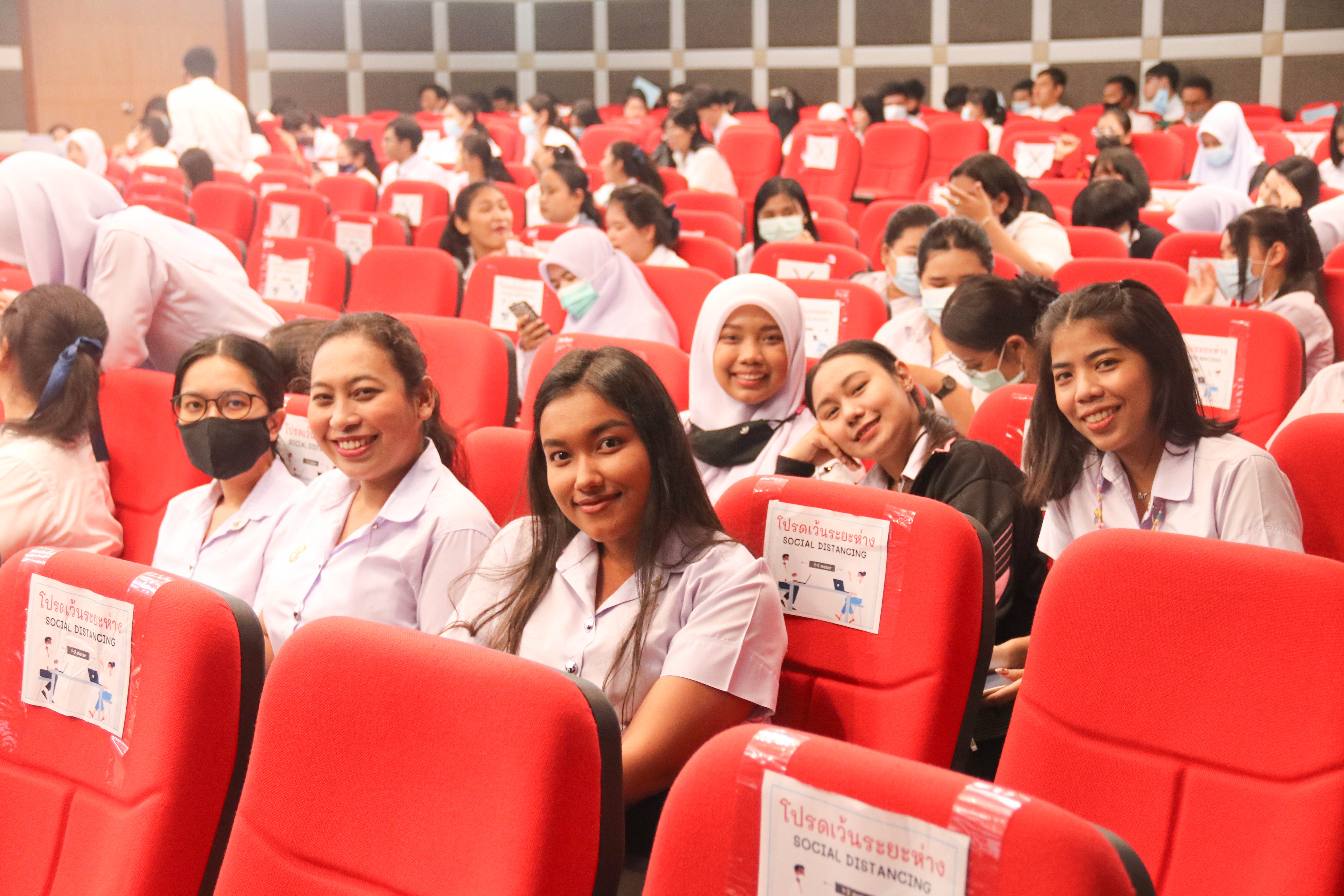 โครงการสัมมนานิสิตระหว่างปฏิบัติการสอนในสถานศึกษาสำหรับนิสิตหลักสูตรการศึกษาบัณฑิต (หลักสูตร 5 ปี) และหลักสูตรการศึกษามหาบัณฑิต (สาขาวิชาการสอนวิทยาศาสตร์ คณิตศาสตร์ และคอมพิวเตอร์)