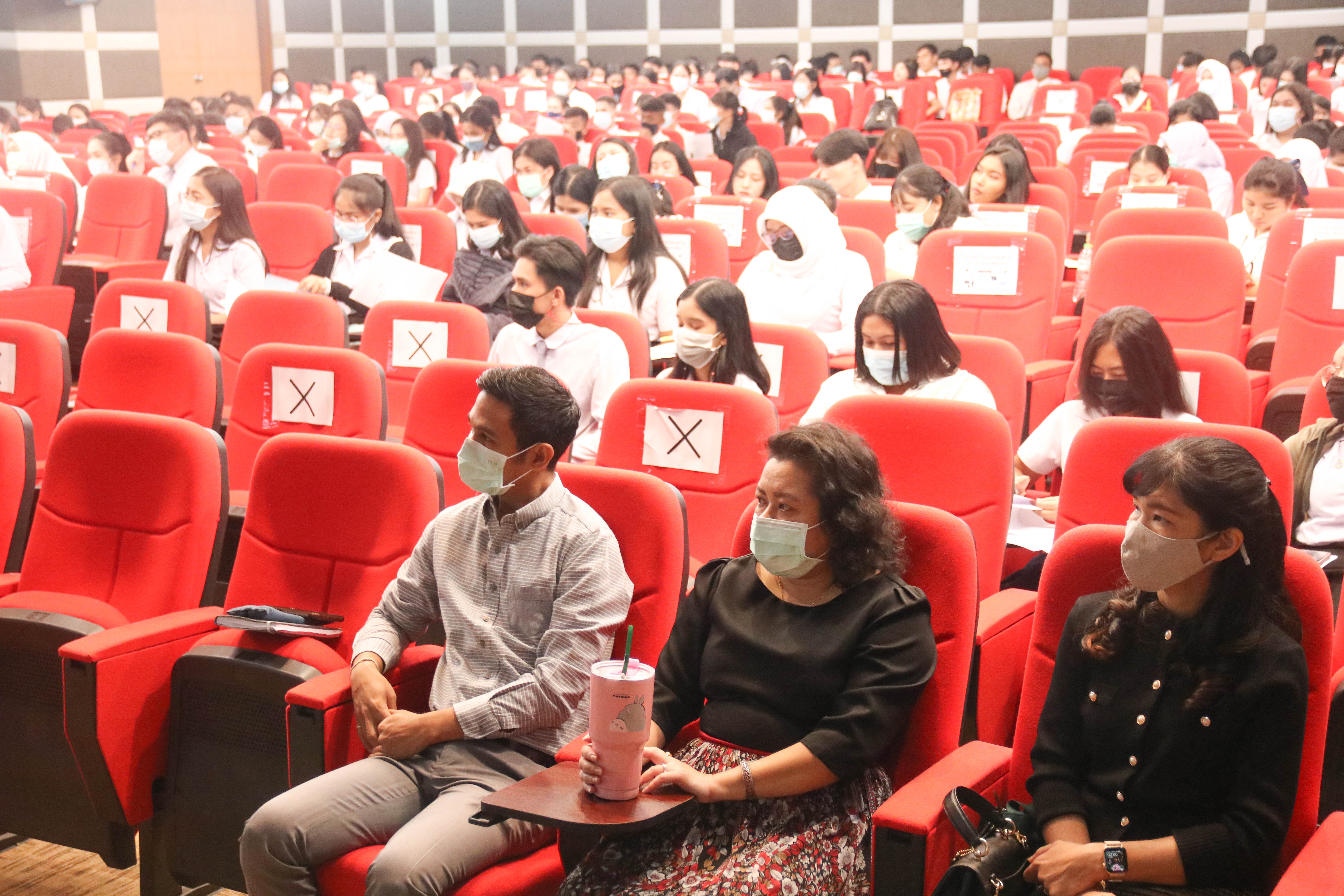 โครงการสัมมนานิสิตระหว่างปฏิบัติการสอนในสถานศึกษาสำหรับนิสิตหลักสูตรการศึกษาบัณฑิต (หลักสูตร 5 ปี) และหลักสูตรการศึกษามหาบัณฑิต (สาขาวิชาการสอนวิทยาศาสตร์ คณิตศาสตร์ และคอมพิวเตอร์)