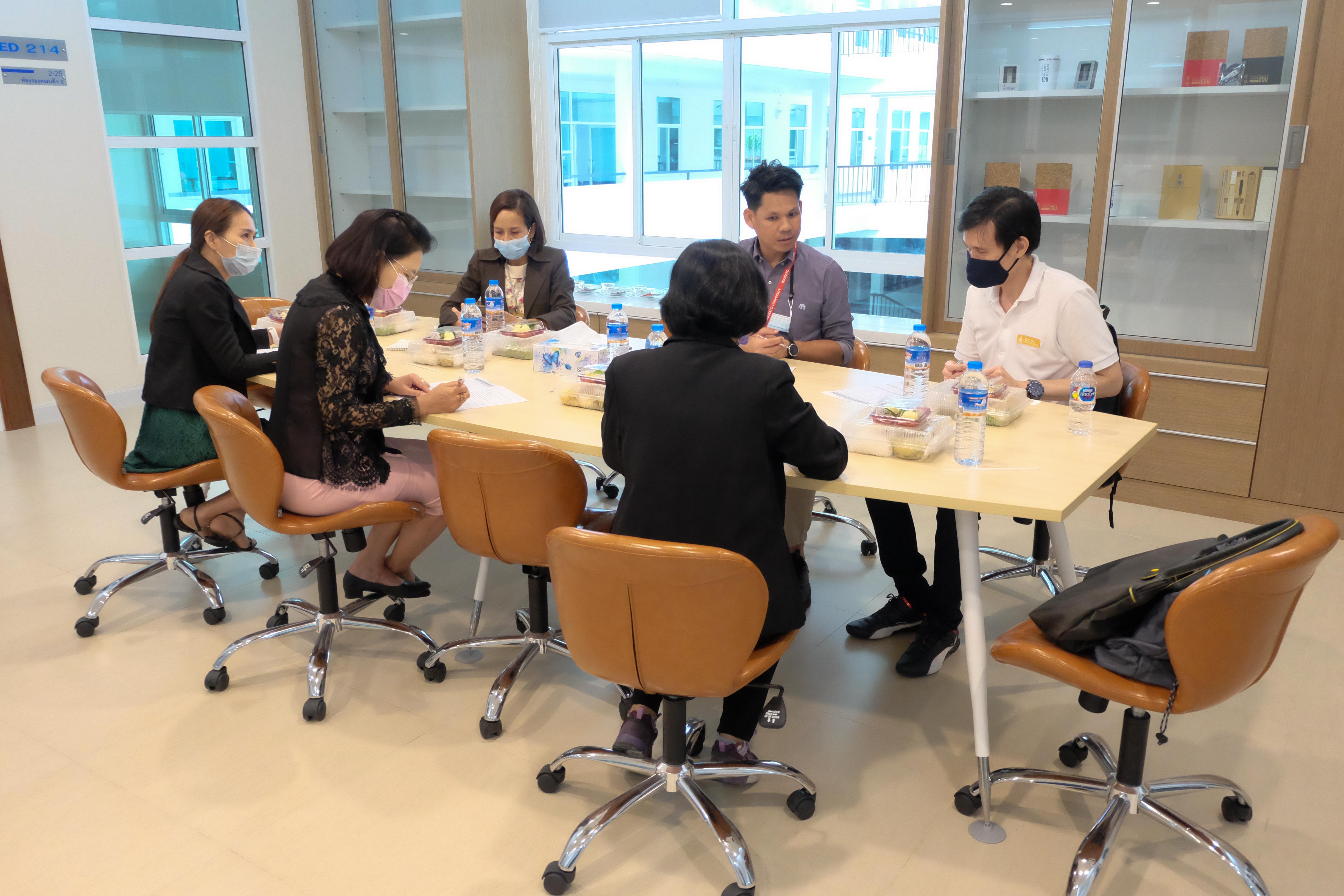 การประชุมหารือเพื่อวางแผนและจัดเตรียมสถานที่สำหรับการสอบเพื่อวัดความรู้ความสามารถทั่วไป ประจำปี 2564