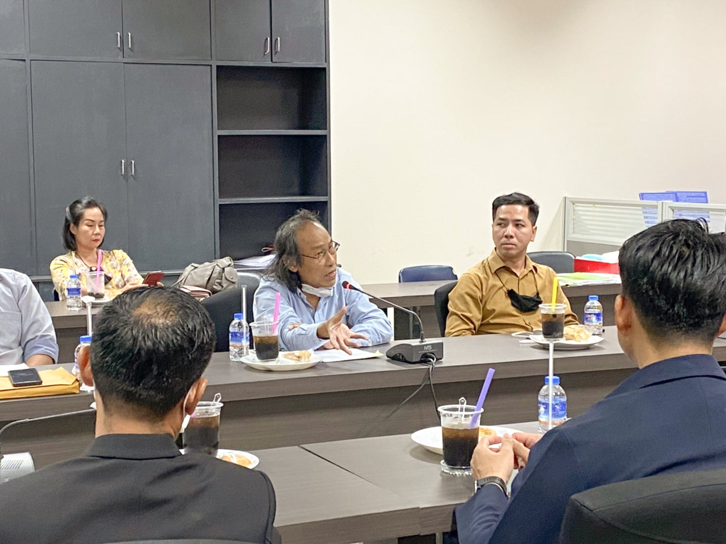 การประชุมปรึกษาหารือทิศทางและแนวทางการผลิตร่วมกับคณบดี ผู้บริหารคณะศิลปกรรมศาสตร์ ประธานสาขาวิชา และประธานหลักสูตรที่ผลิตร่วมกับคณะศึกษาศาสตร์